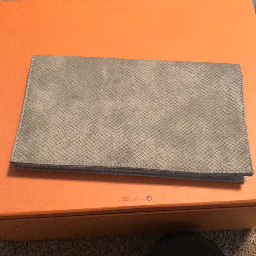Gray clutch